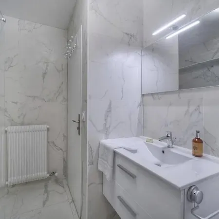 2 Bedroom - Cc2 Apartment *